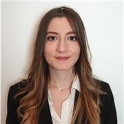 Profesora de matemáticas aplicadas ofrece clases a estudiantes de Bachillerato y ESO